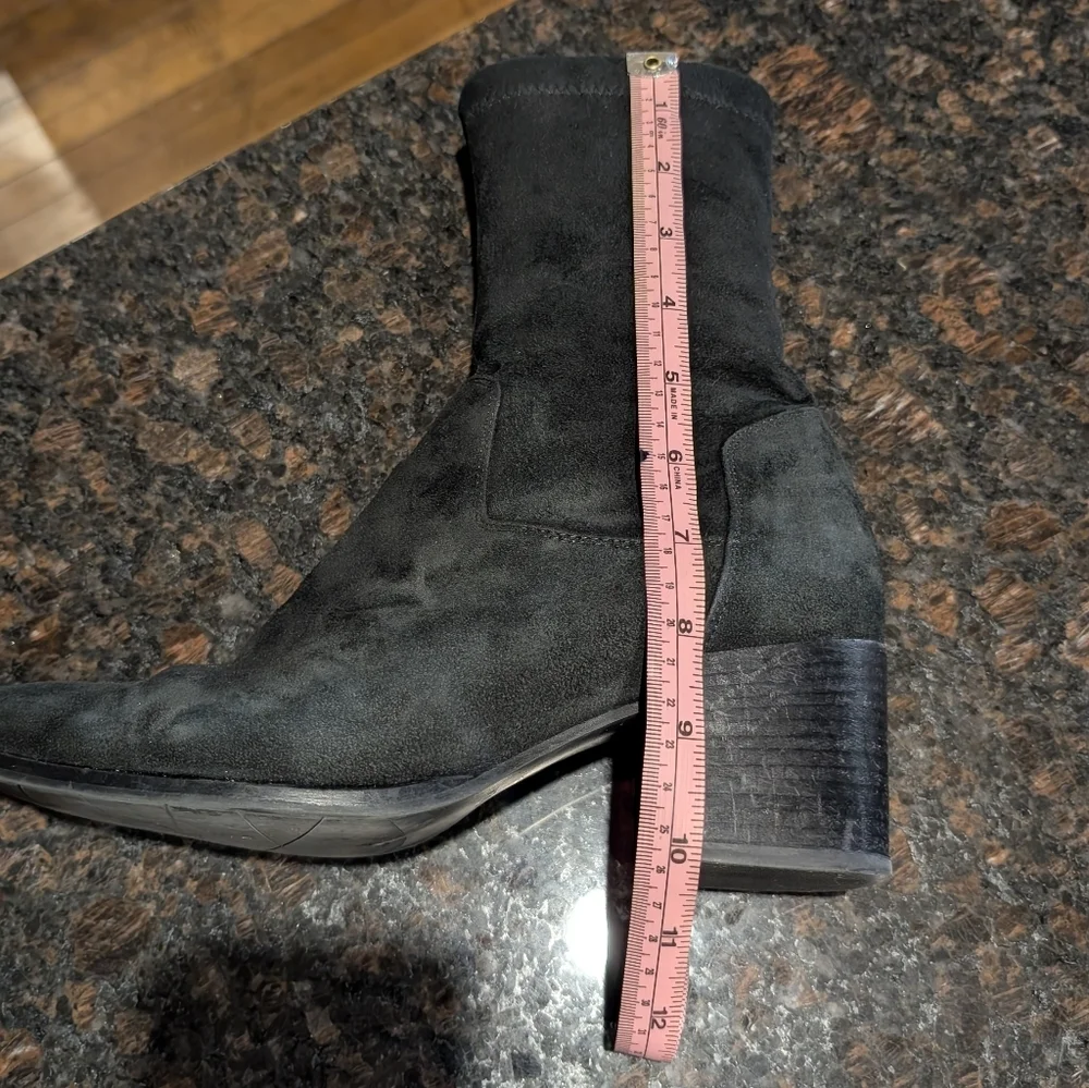 Aquatalia Tilly Weatherproof Bootie, black suede, size 9
